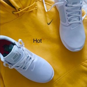 👟👟New Nike Lunarsolo Sneakers. Only 1 pair left